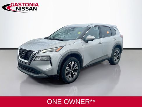 Used 2023 Nissan Rogue SV image 3