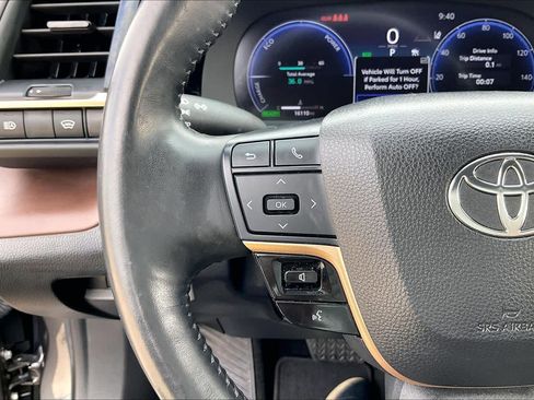 Used 2023 Toyota Crown Limited image 23