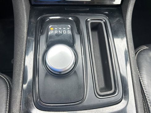 Used 2019 Chrysler 300 S image 16