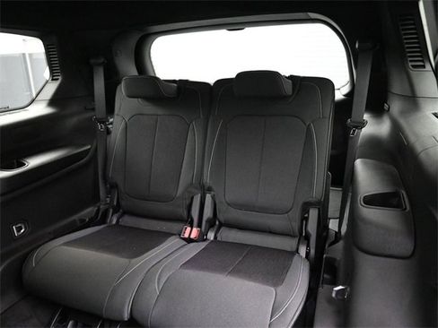 New 2025 Jeep Grand Cherokee L Laredo image 19