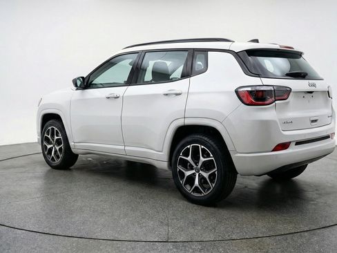 Used 2025 Jeep Compass Limited AWD/4WD image 6