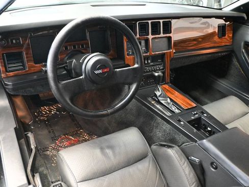 Used 1987 Chevrolet Corvette Coupe RWD image 10