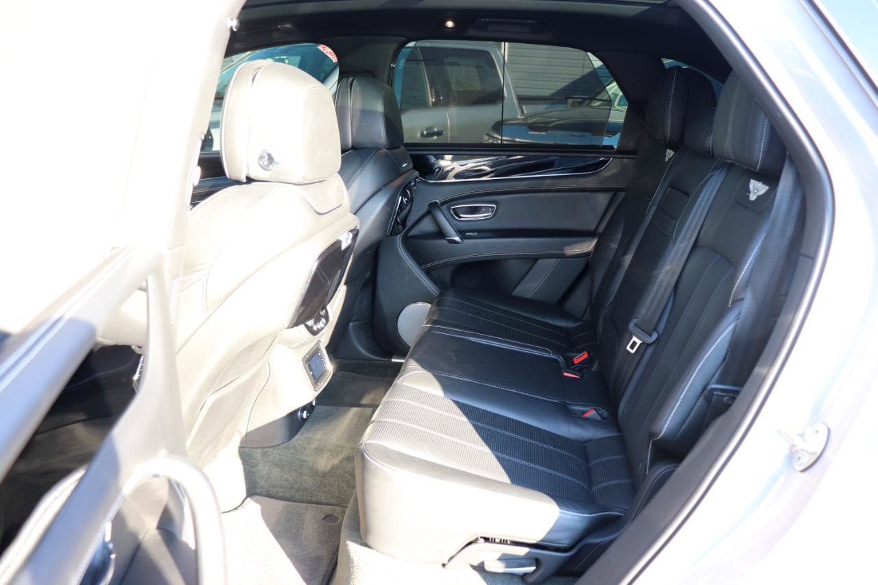 Used 2018 Bentley Bentayga AWD/4WD image 12
