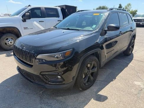 Used 2021 Jeep Cherokee Latitude Plus FWD image 2