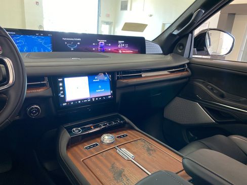New 2026 Lincoln Navigator Black Label AWD/4WD image 24