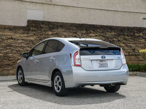 Used 2014 Toyota Prius Two image 9