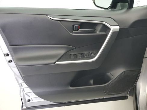 Used 2019 Toyota RAV4 LE w/ Carpet Mat Package AWD/4WD image 20