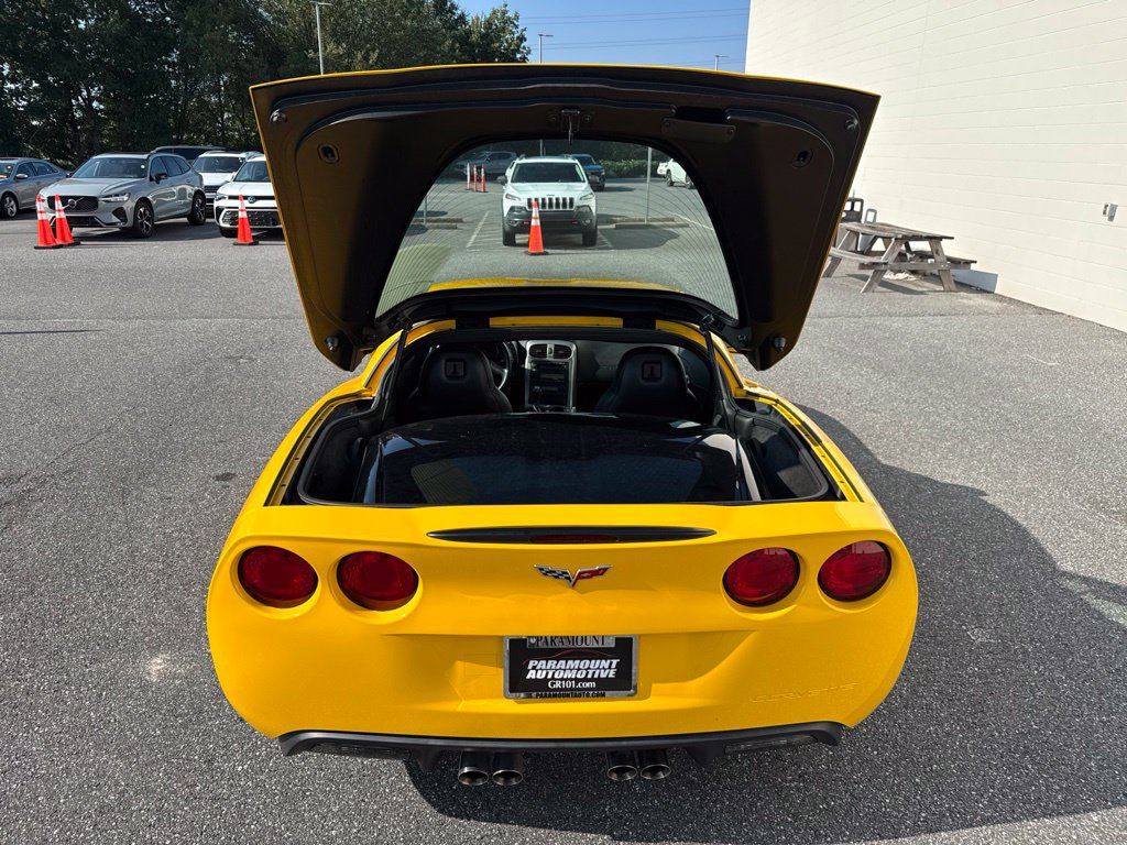 Used 2005 Chevrolet Corvette Coupe w/ Preferred Equipment Group RWD image 10