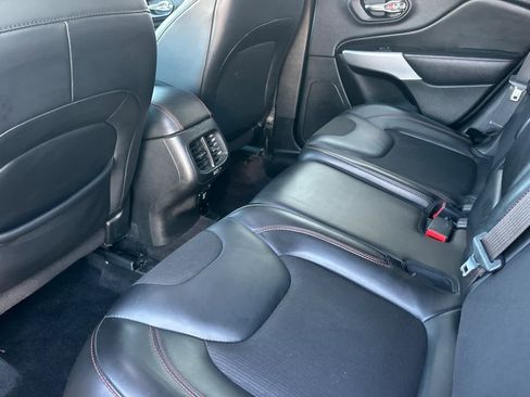 Used 2018 Jeep Cherokee Trailhawk w/ Comfort/Convenience Group image 4