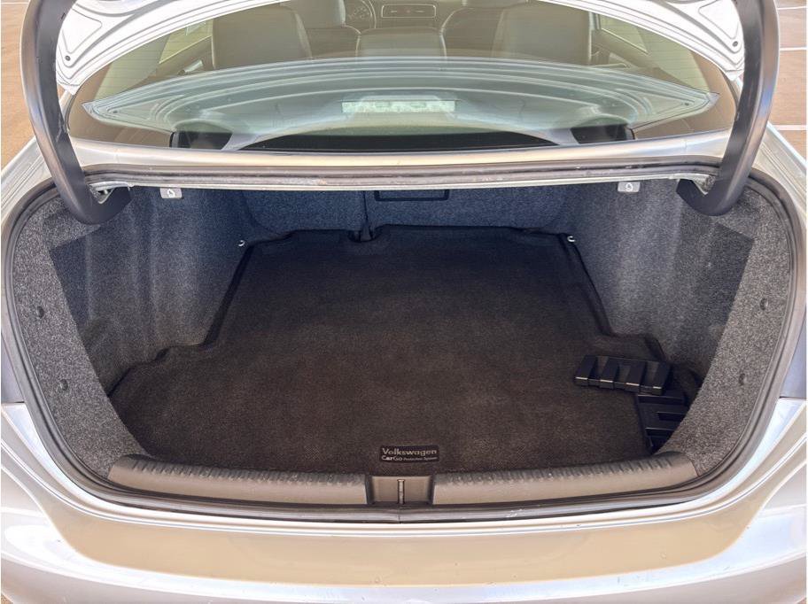 Used 2013 Volkswagen Jetta SE FWD image 12