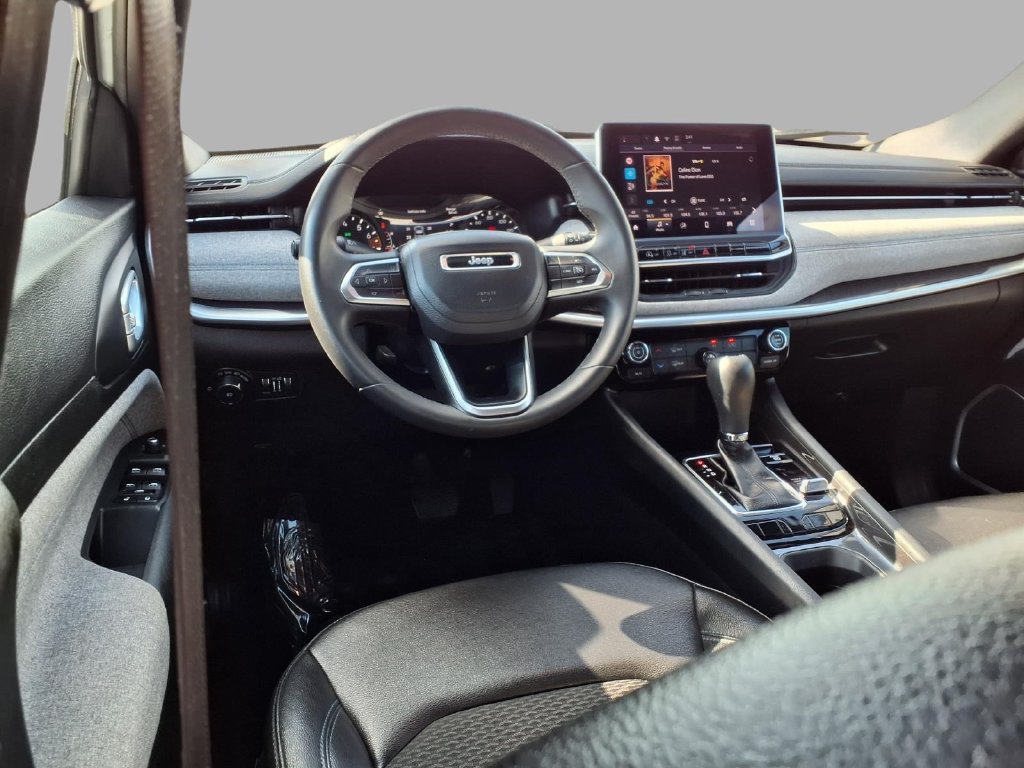 Used 2024 Jeep Compass Latitude AWD/4WD image 4