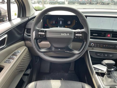 New 2027 Kia Carnival FWD image 12