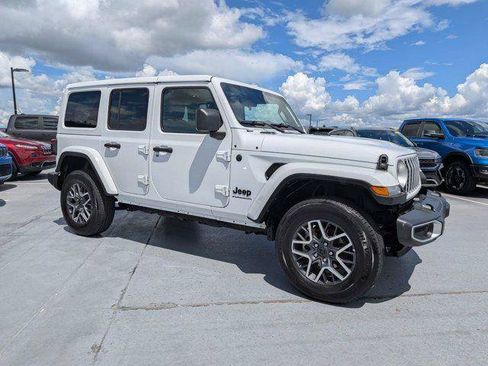 Certified 2025 Jeep Wrangler Unlimited Sahara AWD/4WD image 2