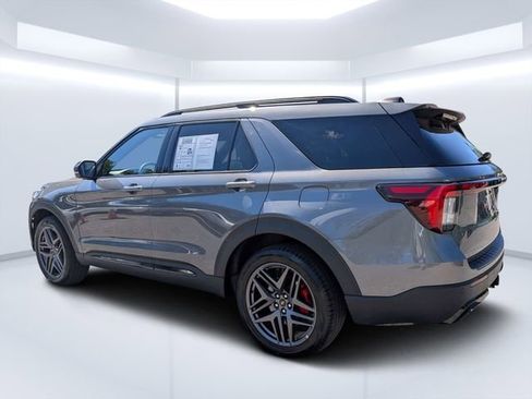 Used 2025 Ford Explorer ST-Line w/ ST-Line Street Pack AWD/4WD image 4