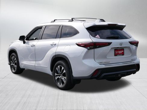 Certified 2025 Toyota Highlander XLE AWD/4WD image 5