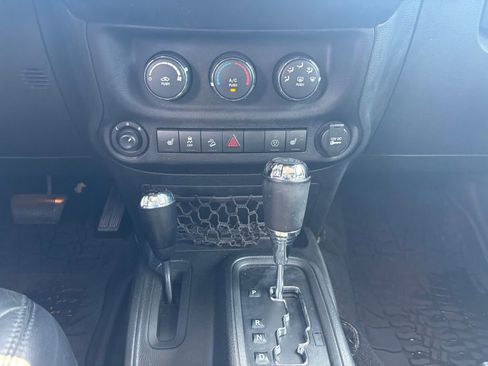 Used 2016 Jeep Wrangler Unlimited Sahara image 23