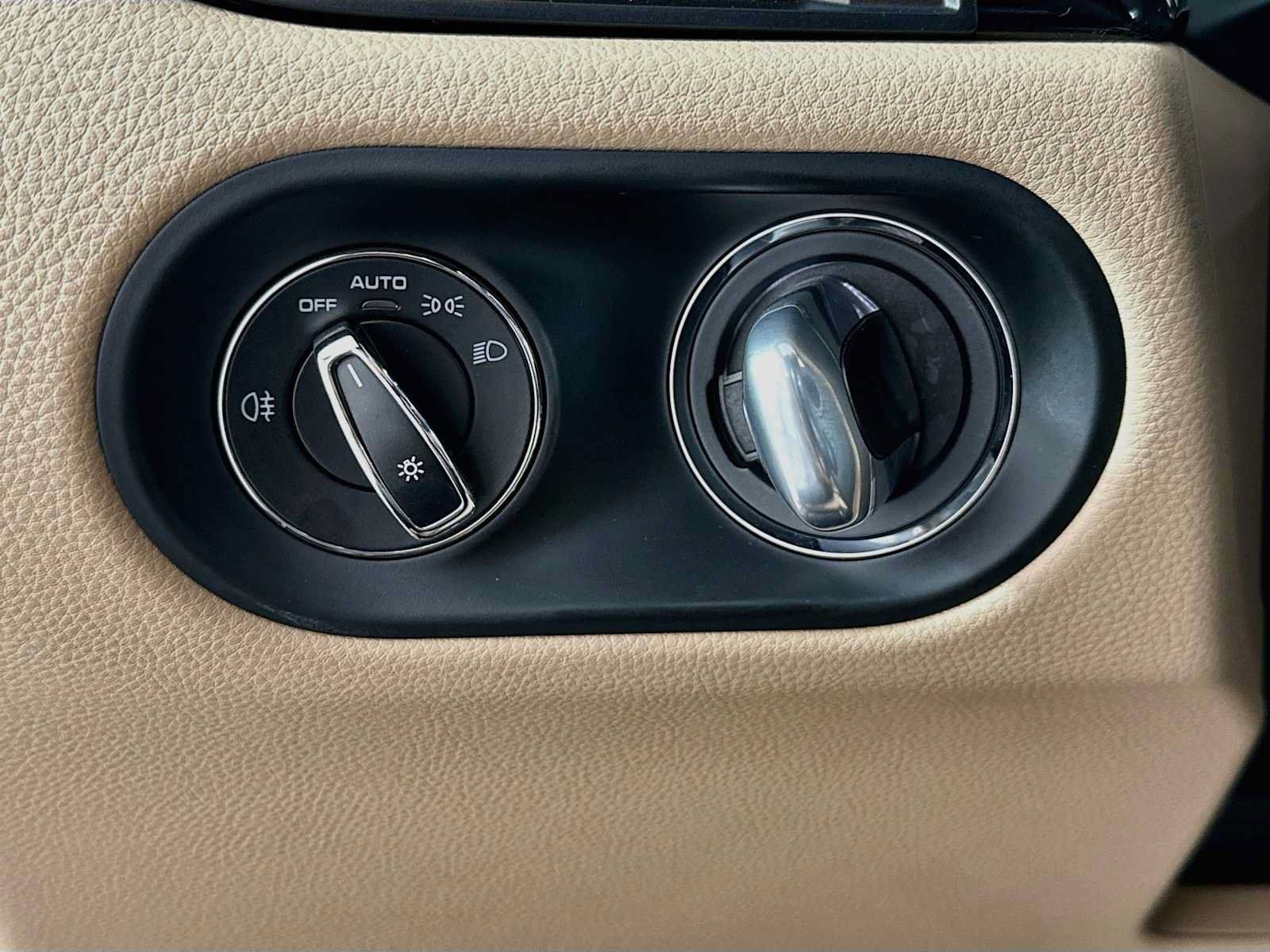 Certified 2021 Porsche Macan AWD/4WD image 13