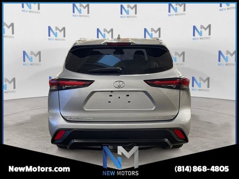 Used 2024 Toyota Highlander XLE AWD/4WD image 4