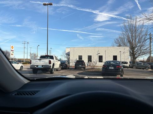 Used 2025 Toyota RAV4 XLE image 36