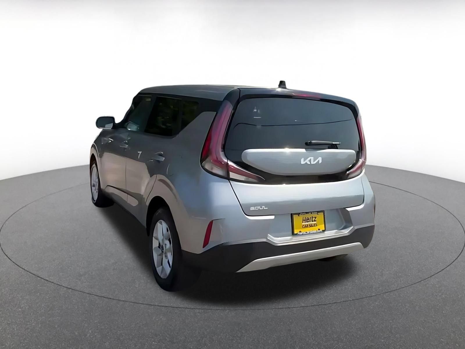 Used 2025 Kia Soul LX w/ LX Technology Package FWD image 10