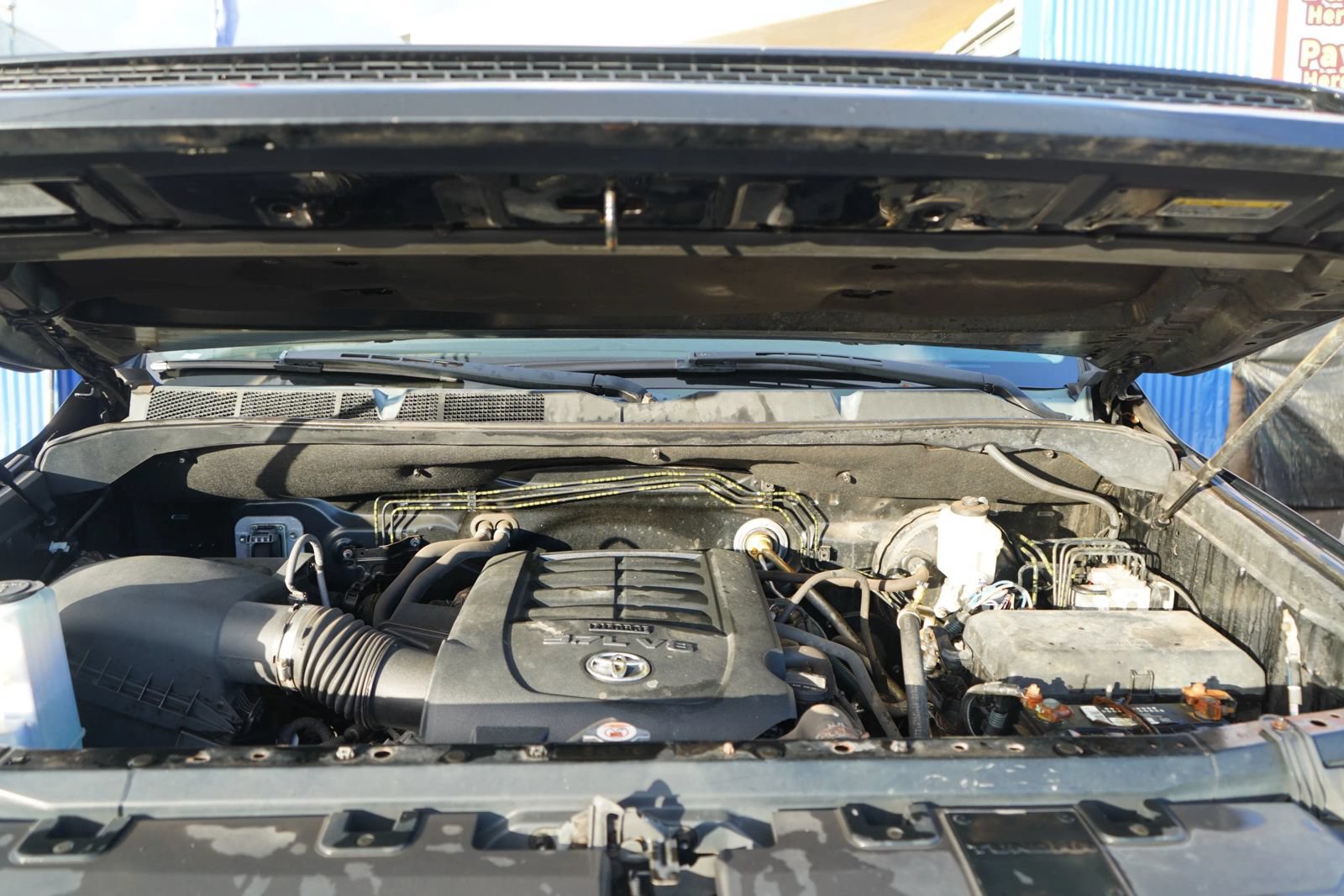 Used 2018 Toyota Tundra SR5 AWD/4WD image 9