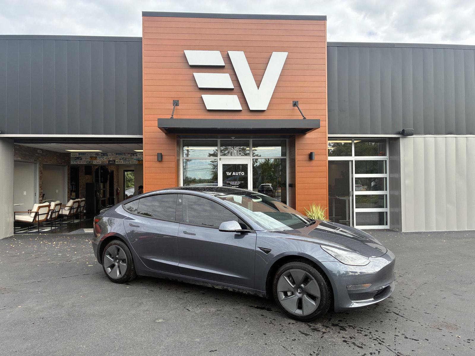 Used 2023 Tesla Model 3 Standard Range RWD image 1