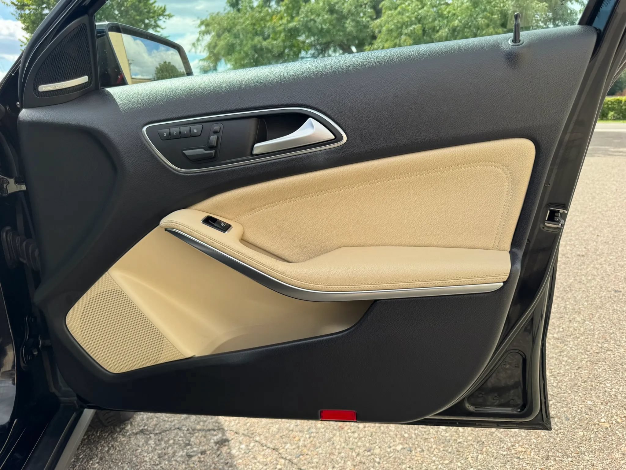 Used 2015 Mercedes-Benz GLA 250 4MATIC image 28