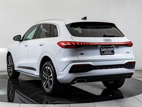 Certified 2025 Audi Q5 Premium w/ 19" Wheel Package AWD/4WD image 6
