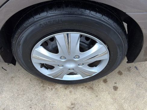 Used 2015 Toyota Camry LE image 23