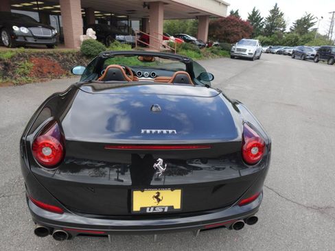 Used 2015 Ferrari California T RWD image 8
