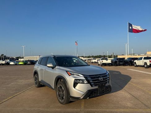 Certified 2025 Nissan Rogue SV FWD image 1