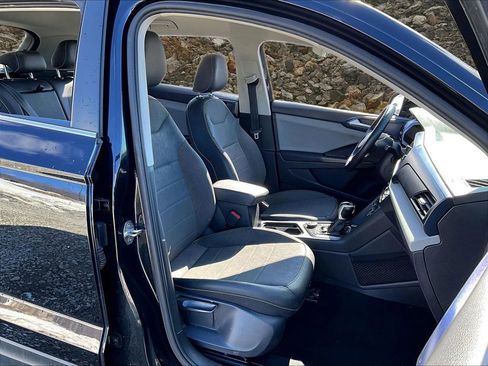 Used 2022 Volkswagen Taos SE image 5