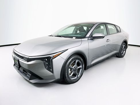 Used 2025 Kia K4 FWD image 3