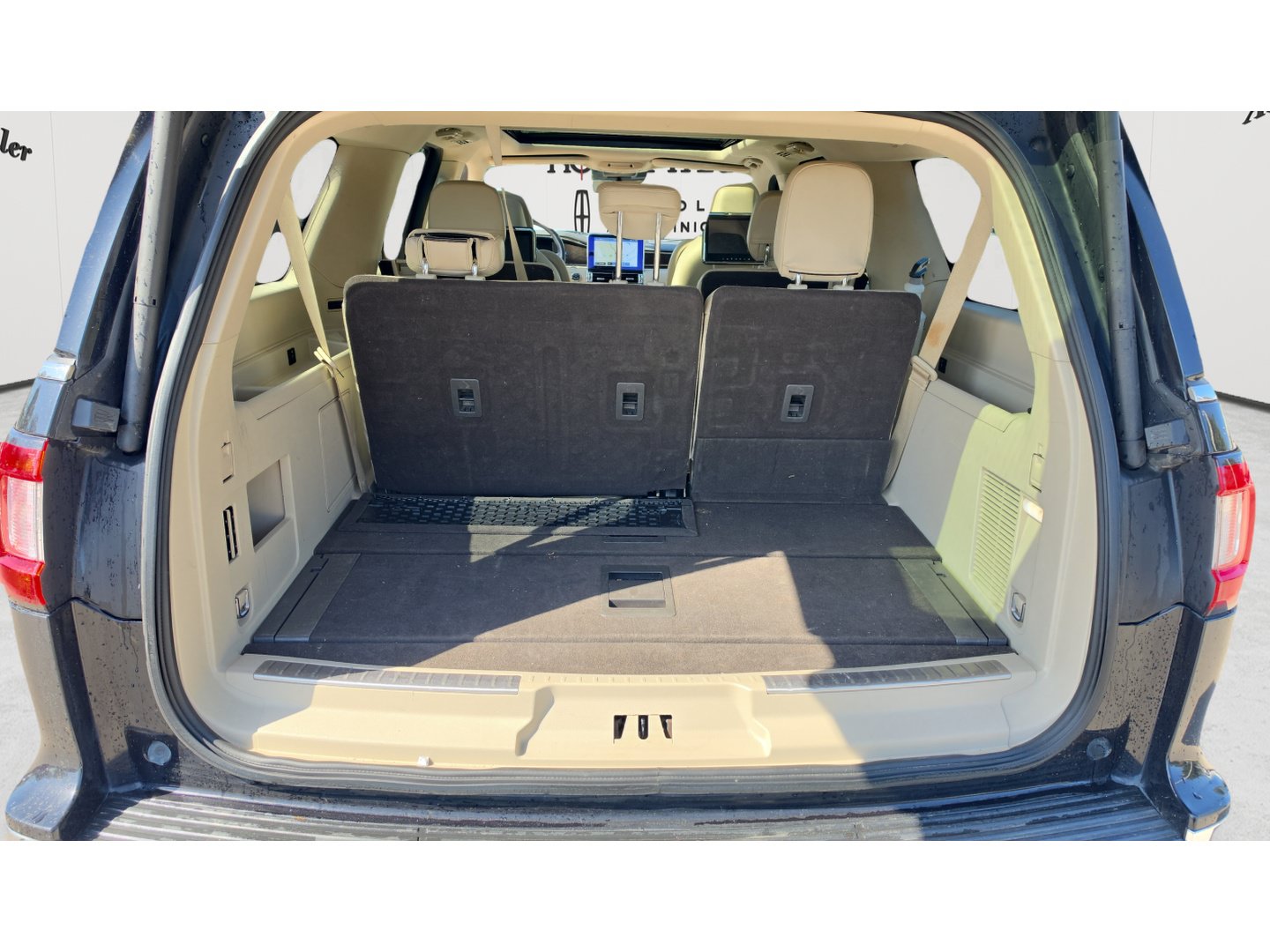 Used 2020 Lincoln Navigator L Reserve w/ Luxury Package AWD/4WD image 24