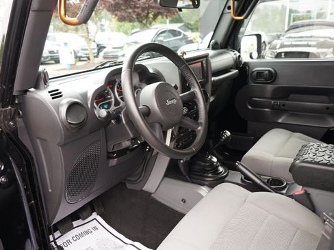Used 2008 Jeep Wrangler Unlimited Rubicon w/ Dual Top Group AWD/4WD image 12