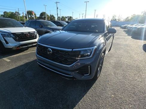 Used 2024 Volkswagen Atlas Cross Sport SEL R-Line image 3