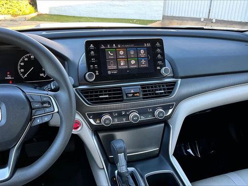 Used 2018 Honda Accord EX image 6