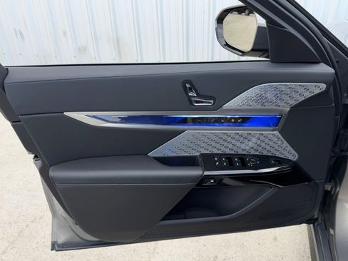 Used 2023 BMW i7 xDrive60 image 54