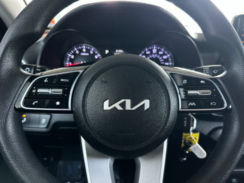 Used 2023 Kia Forte LXS w/ LXS Technology Package FWD image 19
