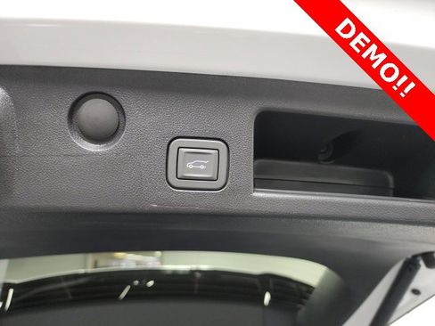 New 2026 Chevrolet Equinox LT w/ Convenience Package II image 8