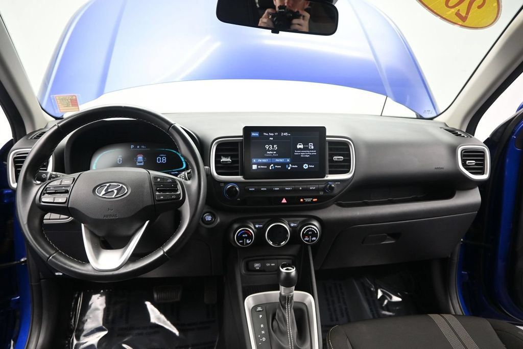 Used 2024 Hyundai Venue SEL FWD image 32