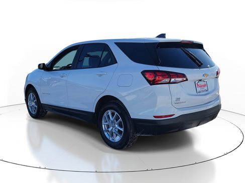 Used 2024 Chevrolet Equinox LS w/ LS Convenience Package image 3