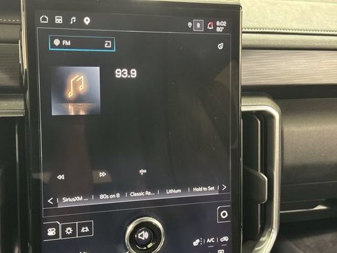 Used 2025 GMC Acadia Elevation w/ Elevation Premium Package FWD image 13