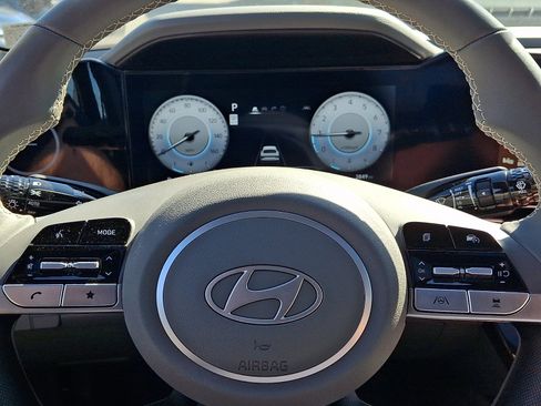 Certified 2025 Hyundai Elantra SEL FWD image 20
