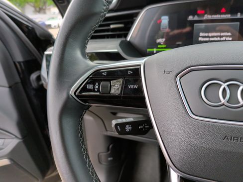 Used 2023 Audi e-tron Premium Plus image 18
