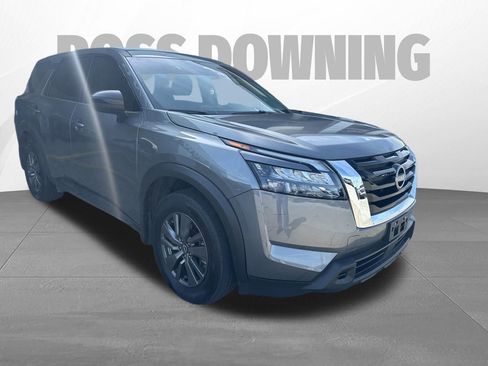 Used 2025 Nissan Pathfinder S FWD image 3