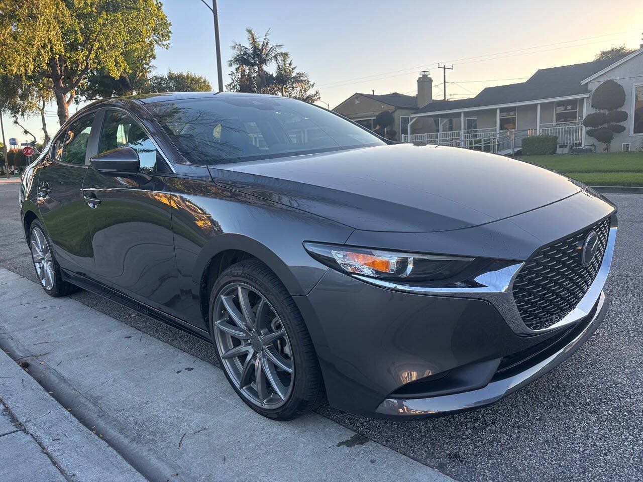 Used 2021 MAZDA MAZDA3 s FWD image 3
