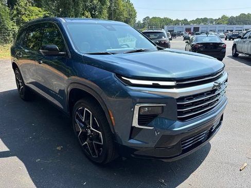 Used 2025 Chevrolet Traverse High Country FWD image 7