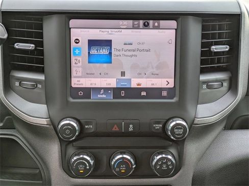 Used 2024 RAM 2500 Tradesman w/ Chrome Appearance Group image 18