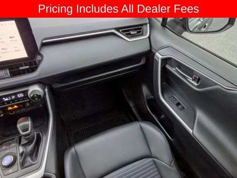 Used 2025 Toyota RAV4 XSE AWD/4WD image 18